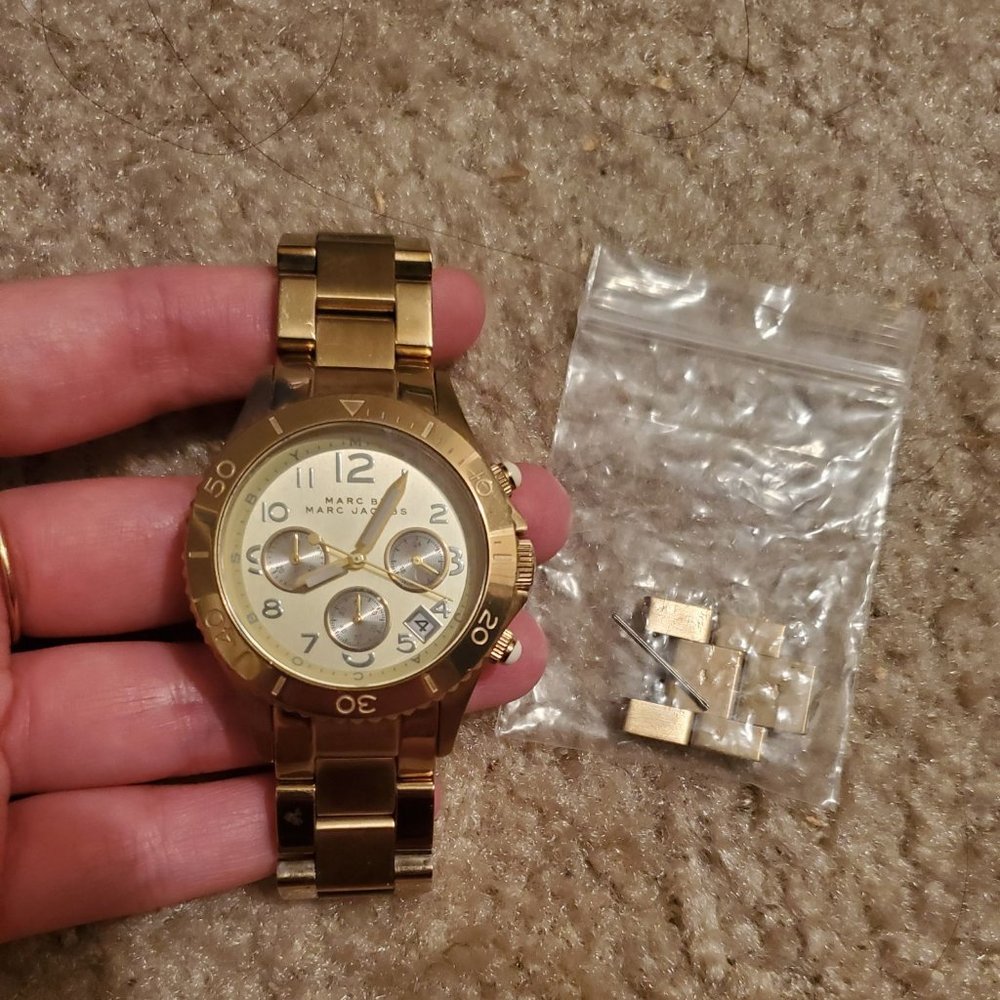 Marc Jacobs gold watch